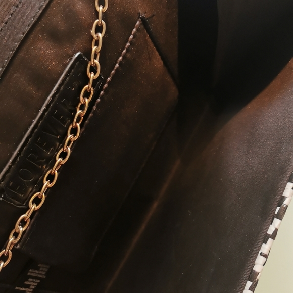 NWOT Forever 21 clutch with chain - Picture 3 of 4